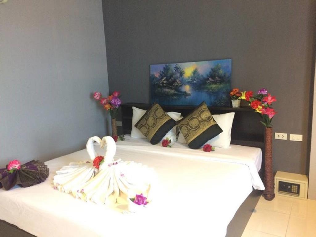 Lars-Lita Residence Patong Exterior photo