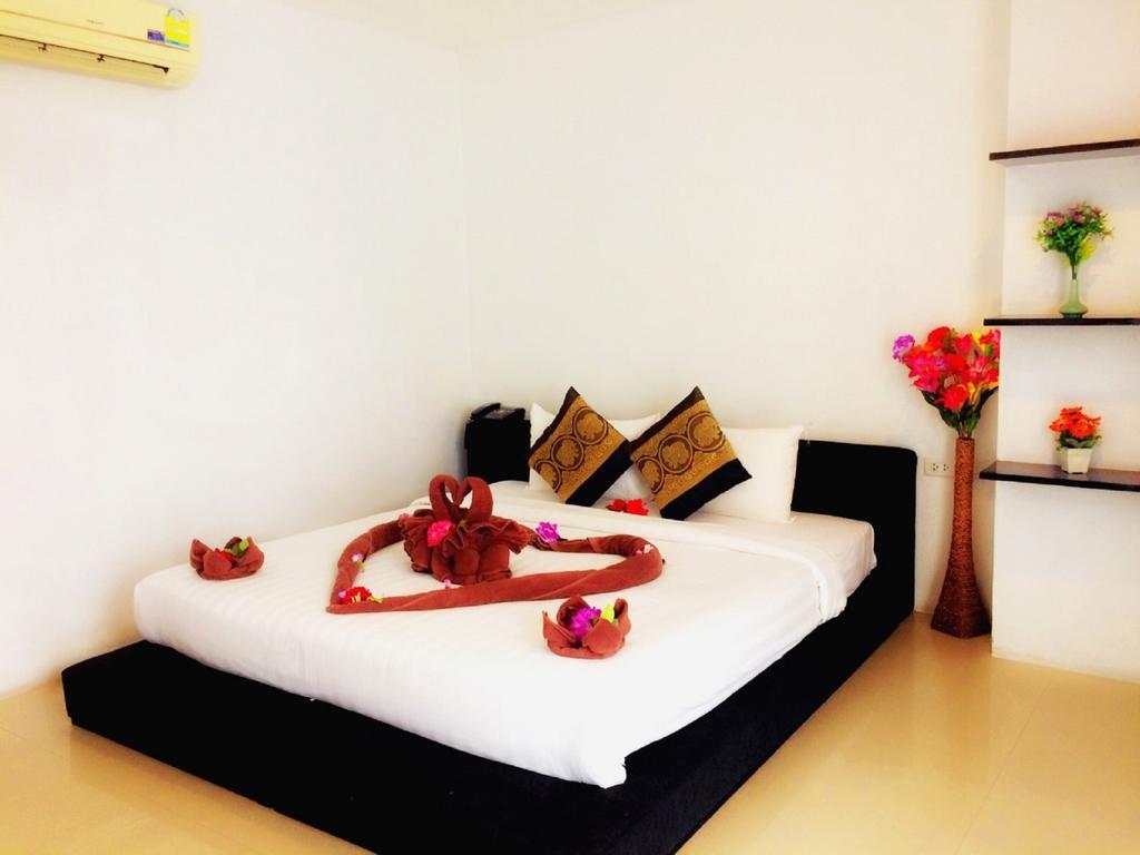 Lars-Lita Residence Patong Exterior photo