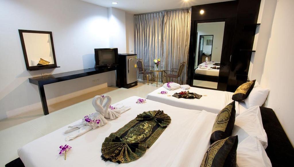 Lars-Lita Residence Patong Exterior photo
