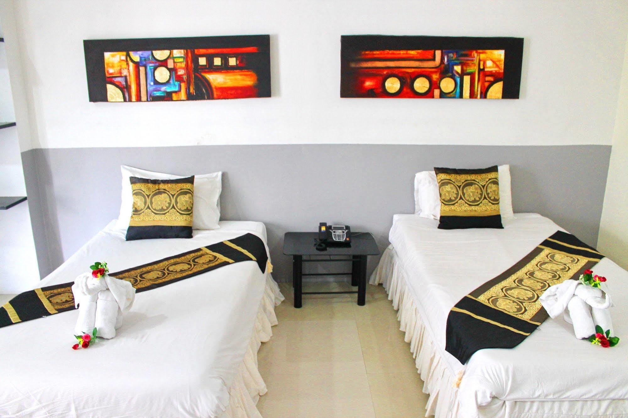 Lars-Lita Residence Patong Exterior photo