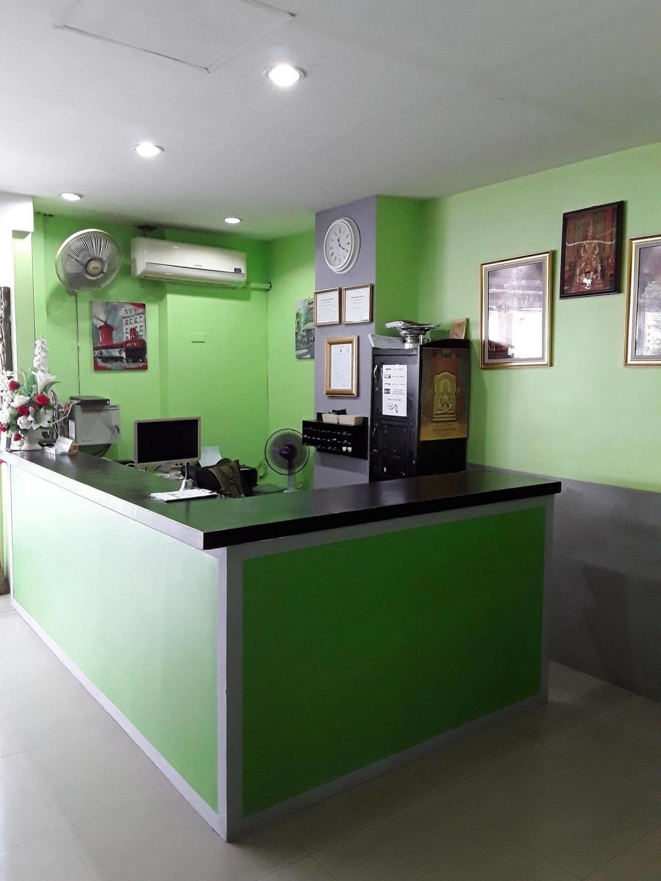 Lars-Lita Residence Patong Exterior photo
