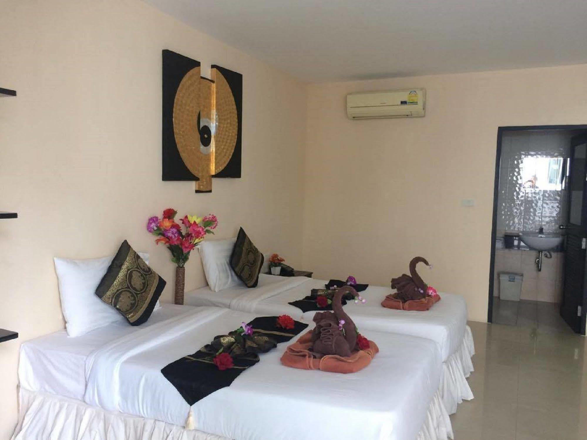 Lars-Lita Residence Patong Exterior photo